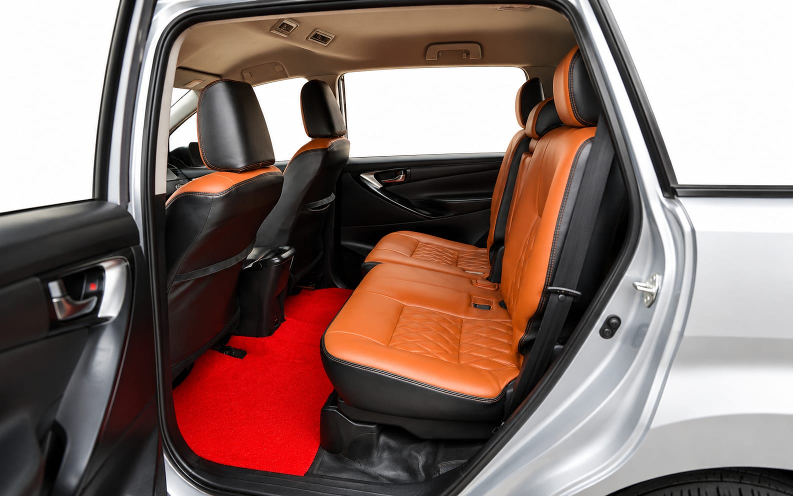 Toyota Innova Crysta 7+1 — image 3