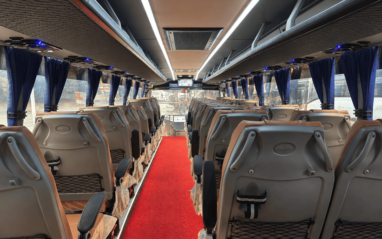 31 Seater Luxury 2x1 AC Coach — image 7
