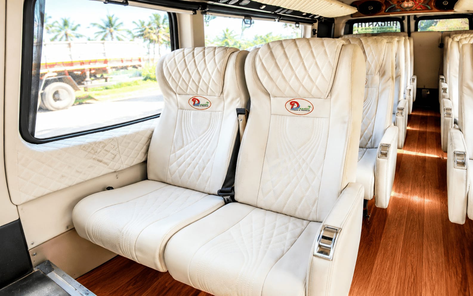 Luxury Urbania 16 Seater with Premium Modified Seating — image 4